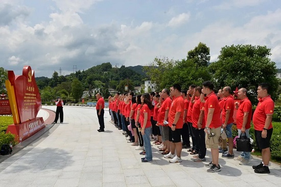 追寻红色足迹 弘扬建党精神——白云山潘高寿庆“七一”·喜迎二十大主题党日活动1.jpg